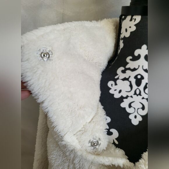 Lululemon Ivivva Sherpa Fleece Jacket Sweater Sz 10 Cream Fuzzy Teddy 2 Snap - Picture 4 of 10